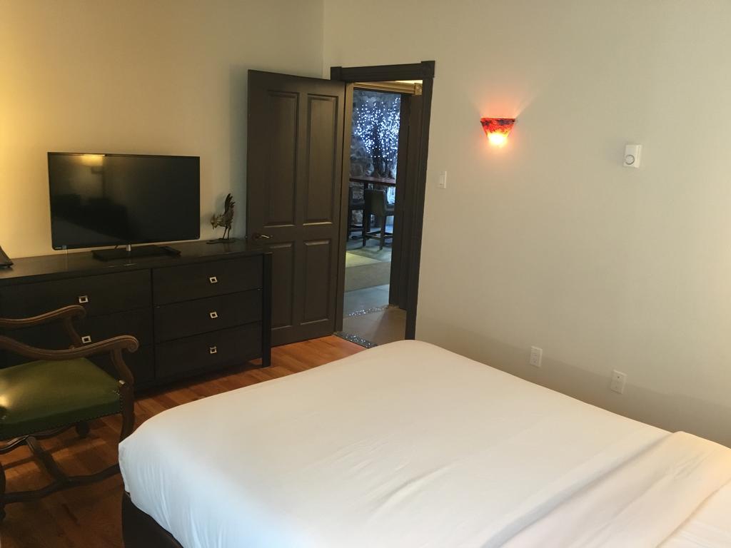 Hotel Epik Montreal Zewnętrze zdjęcie