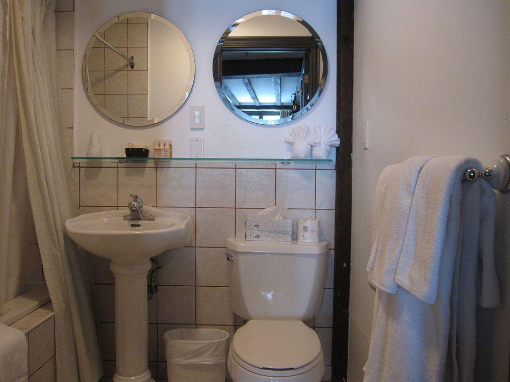 Hotel Epik Montreal Zewnętrze zdjęcie