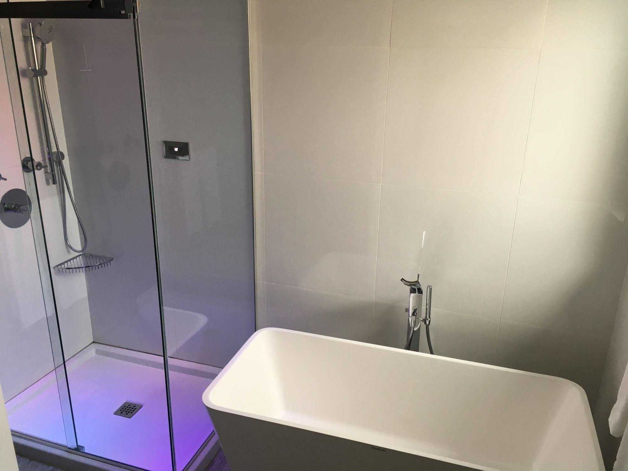 Hotel Epik Montreal Zewnętrze zdjęcie